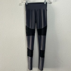 Dimensions Casual Galcap’s Ankle Leggings with Lace Cut outs SZ Small